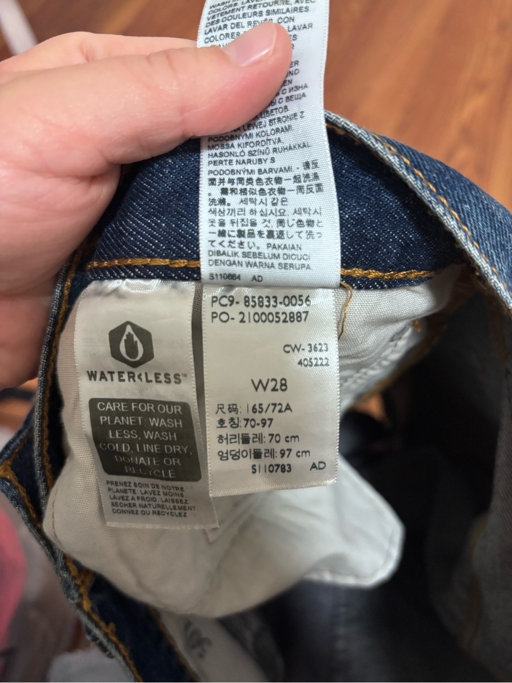 Levi’s 501 Mid Thigh Short - Picture 4 of 7